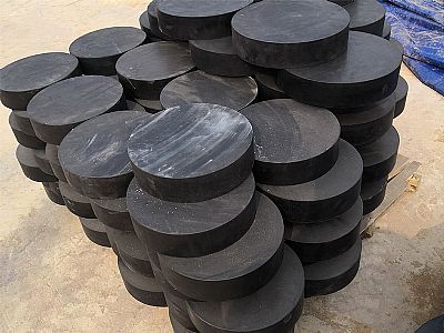 阿勒泰市板式橡胶支座由若干层橡胶片与薄钢板经加压硫化